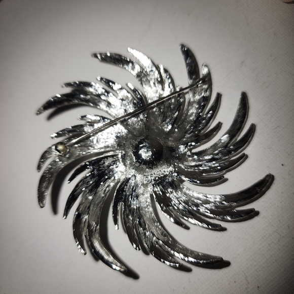 SARAH COVENTRY EUC WOMENS VINTAGE BROOCH PIN - Picture 3 of 3